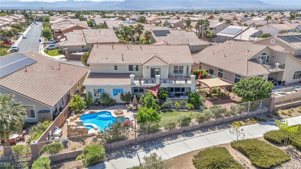 7008 Manzanares, North Las Vegas, NV 89084
