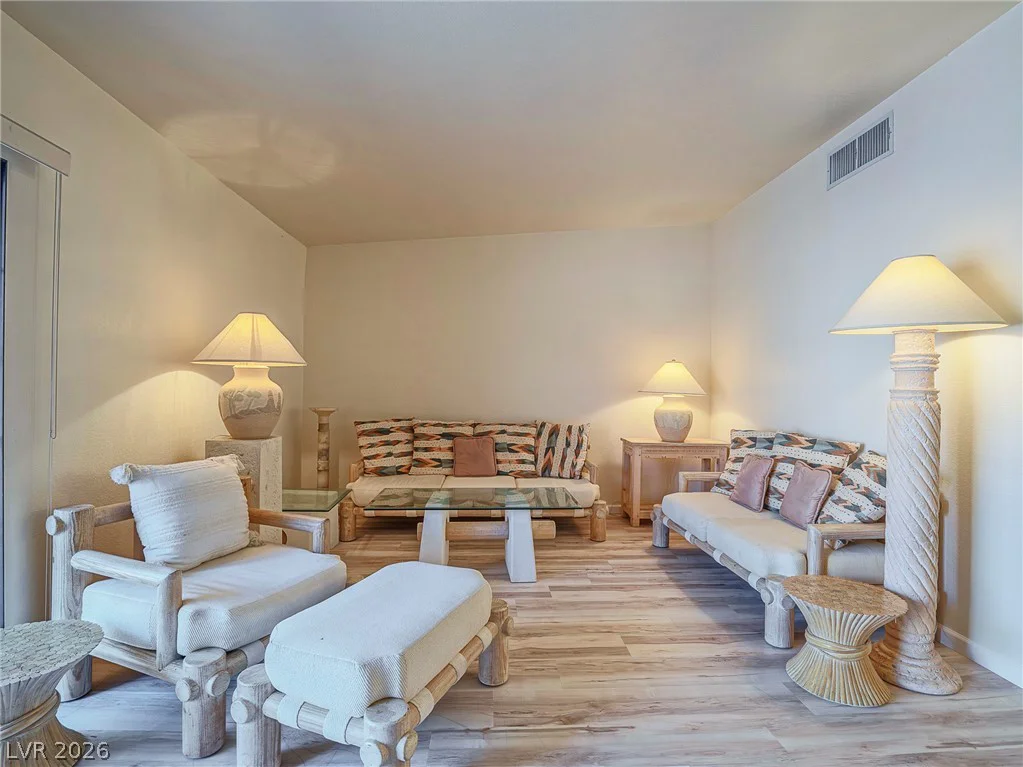 2851 Valley View, Las Vegas, NV 89102