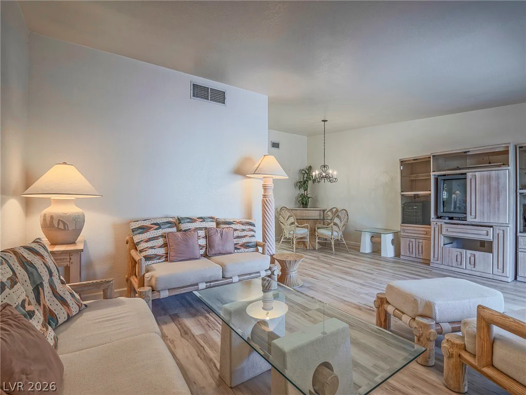2851 Valley View, Las Vegas, NV 89102