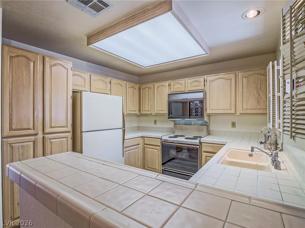 2851 Valley View, Las Vegas, NV 89102
