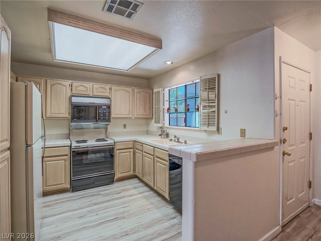 2851 Valley View, Las Vegas, NV 89102