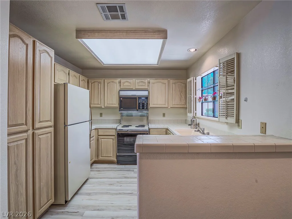 2851 Valley View, Las Vegas, NV 89102