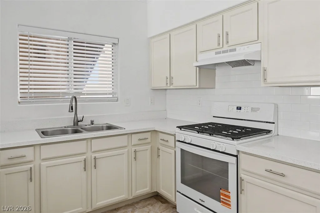 8725 Flamingo, Las Vegas, NV 89147