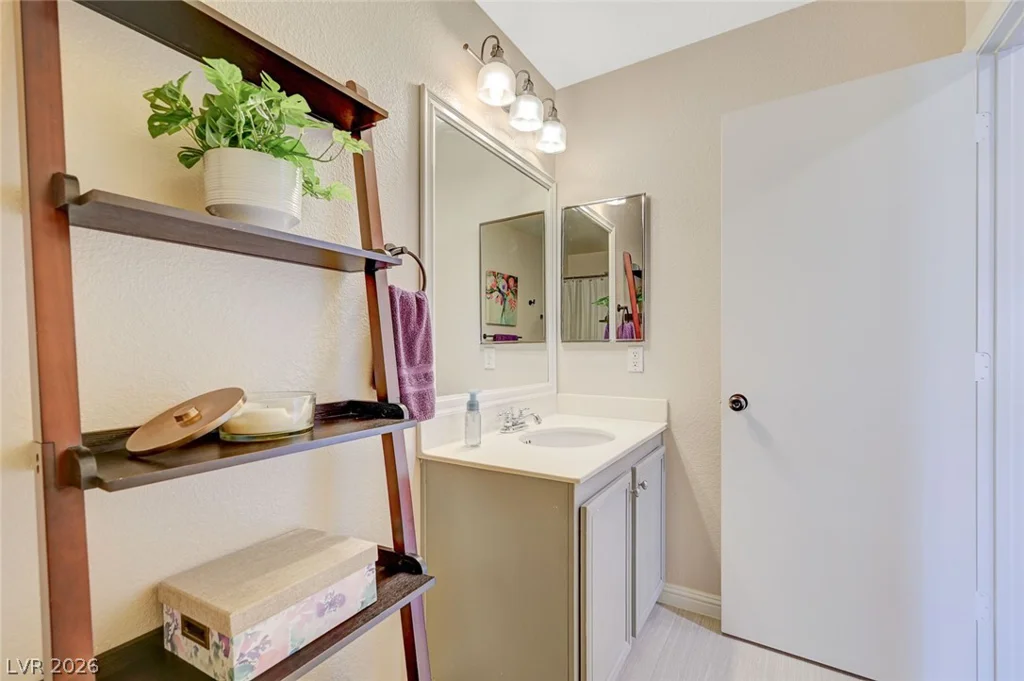 222 Willow Pond, Las Vegas, NV 89148