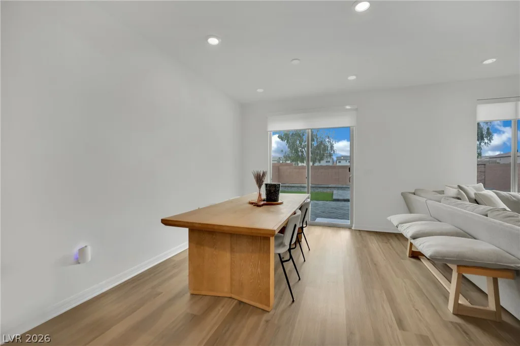 10327 Dallington, Las Vegas, NV 89141