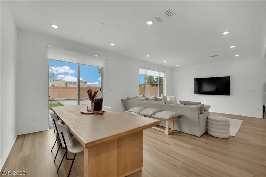 10327 Dallington, Las Vegas, NV 89141