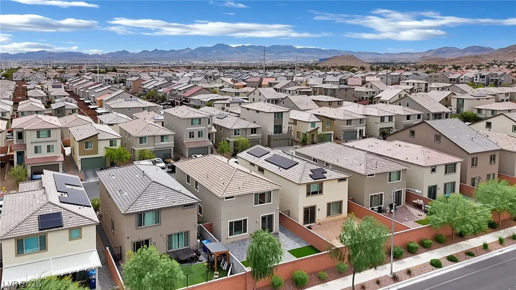 10327 Dallington, Las Vegas, NV 89141