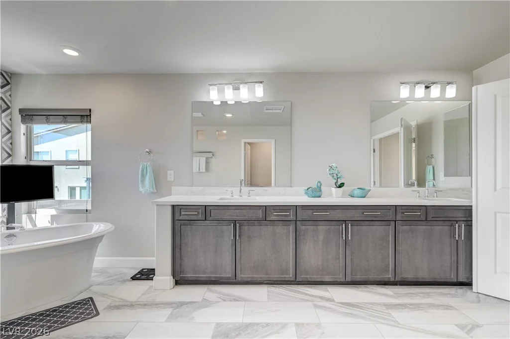 8603 Hallcrest, Las Vegas, NV 89139