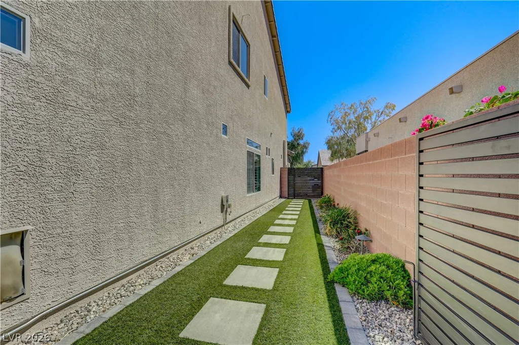 8603 Hallcrest, Las Vegas, NV 89139