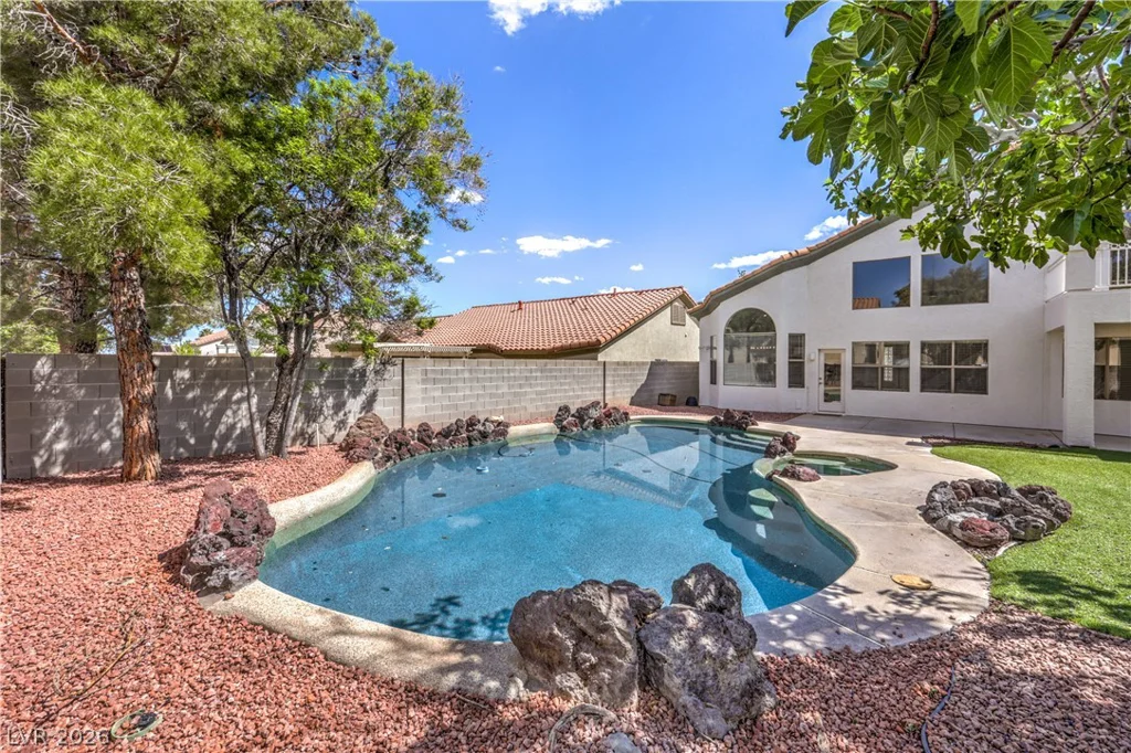 10008 Dusty Winds, Las Vegas, NV 89117