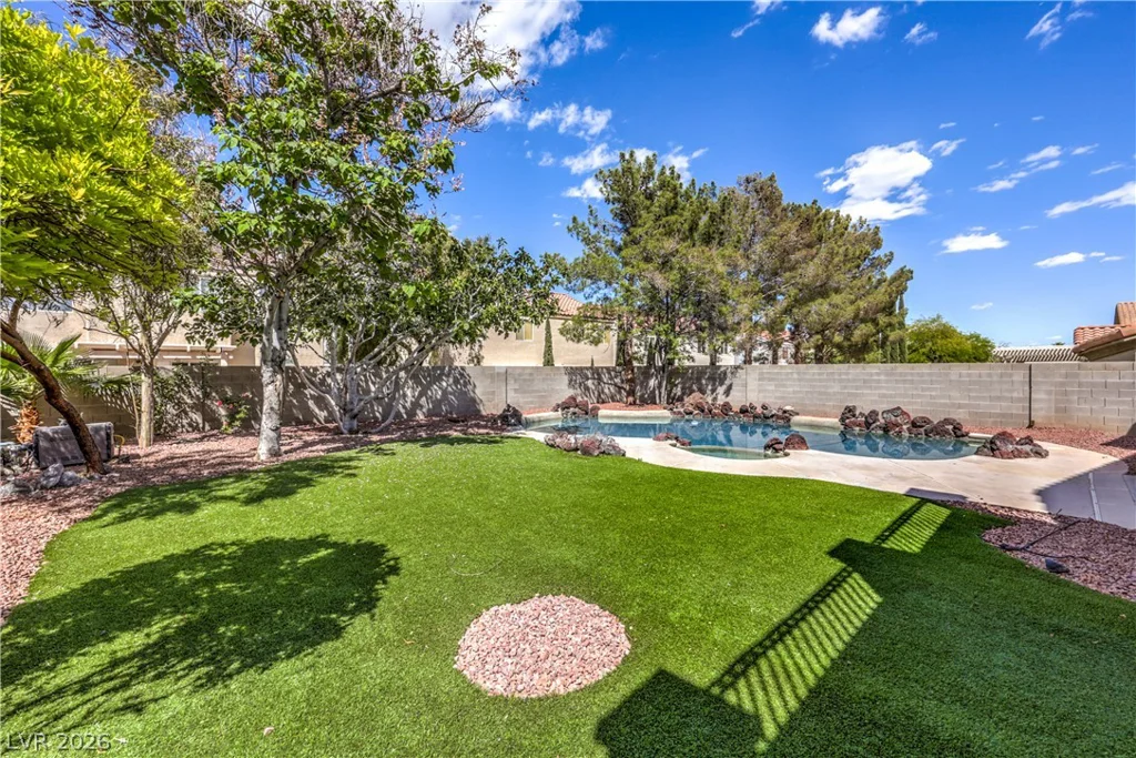 10008 Dusty Winds, Las Vegas, NV 89117
