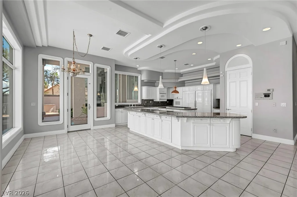 8798 Big Bluff, Las Vegas, NV 89148