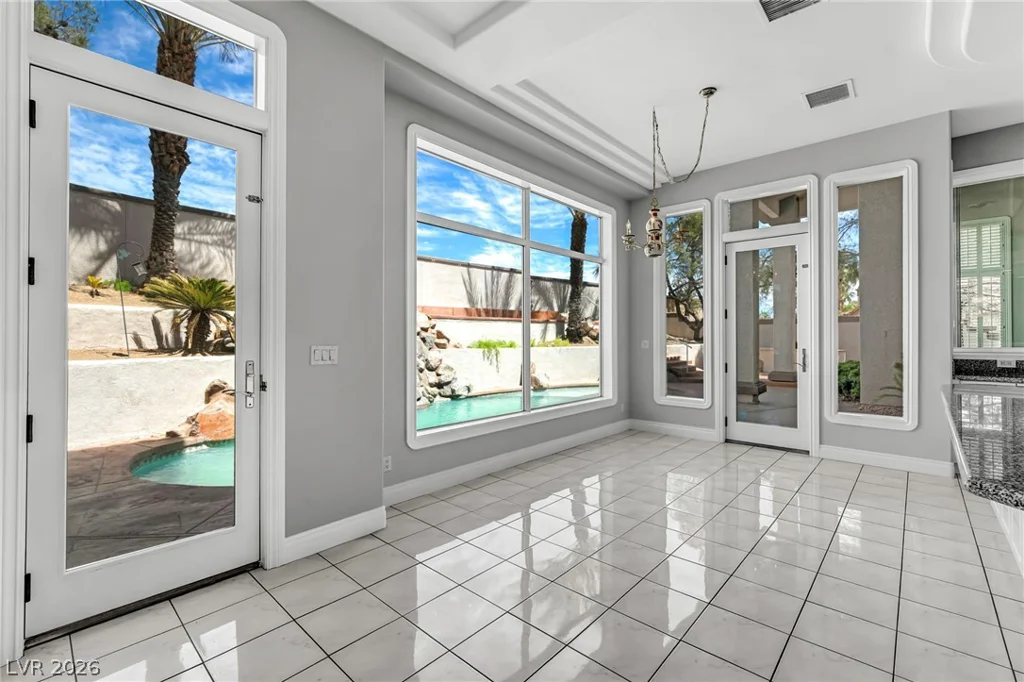8798 Big Bluff, Las Vegas, NV 89148