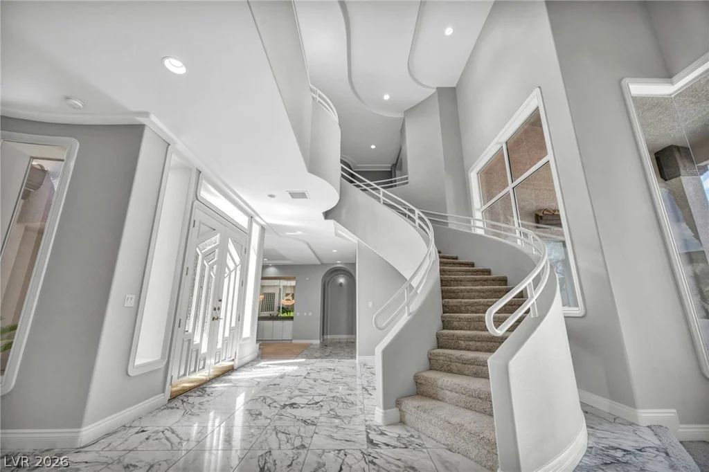 8798 Big Bluff, Las Vegas, NV 89148