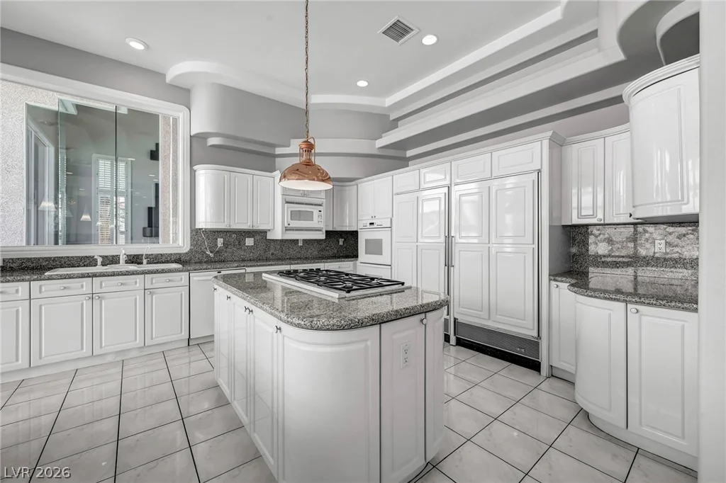 8798 Big Bluff, Las Vegas, NV 89148