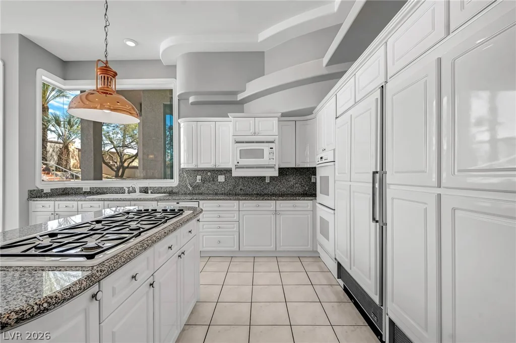 8798 Big Bluff, Las Vegas, NV 89148