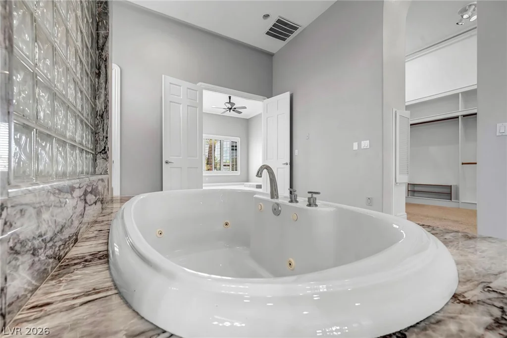8798 Big Bluff, Las Vegas, NV 89148