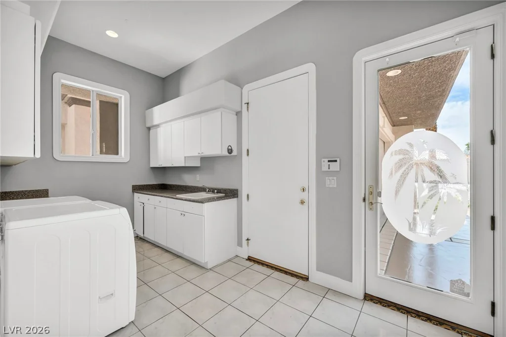 8798 Big Bluff, Las Vegas, NV 89148