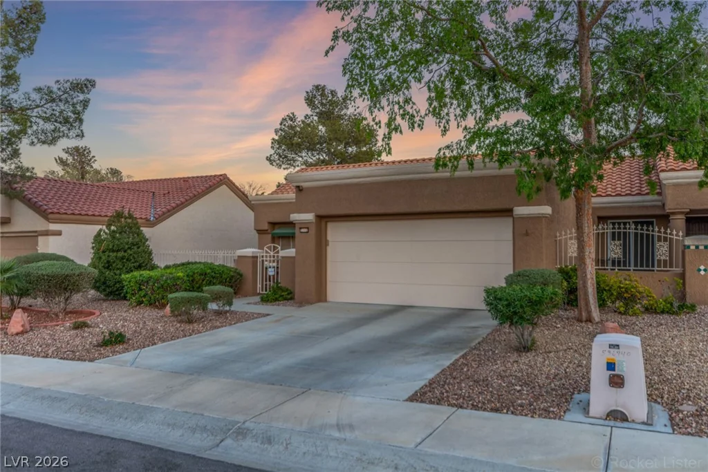 2712 Showcase, Las Vegas, NV 89134