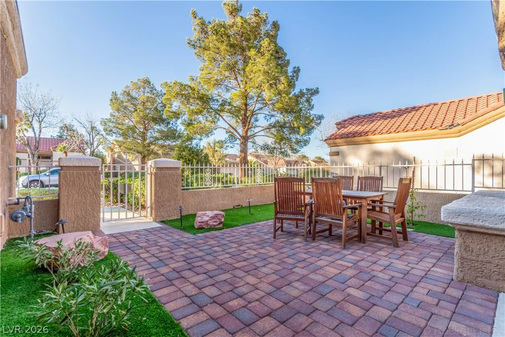 2712 Showcase, Las Vegas, NV 89134