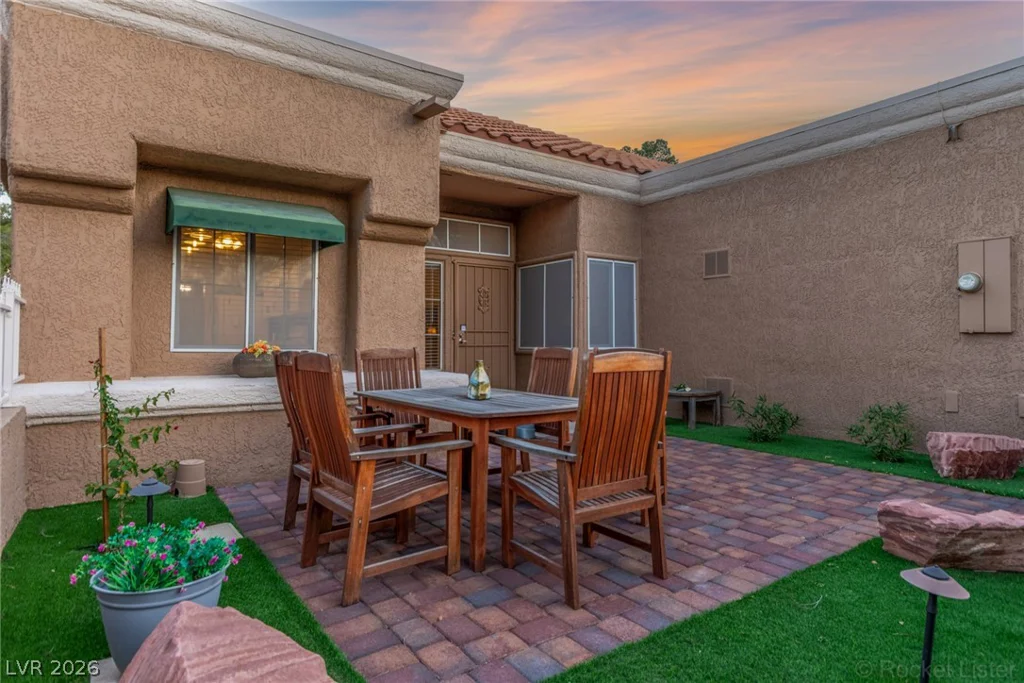2712 Showcase, Las Vegas, NV 89134
