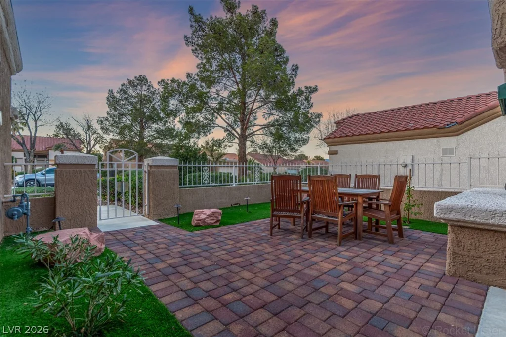 2712 Showcase, Las Vegas, NV 89134