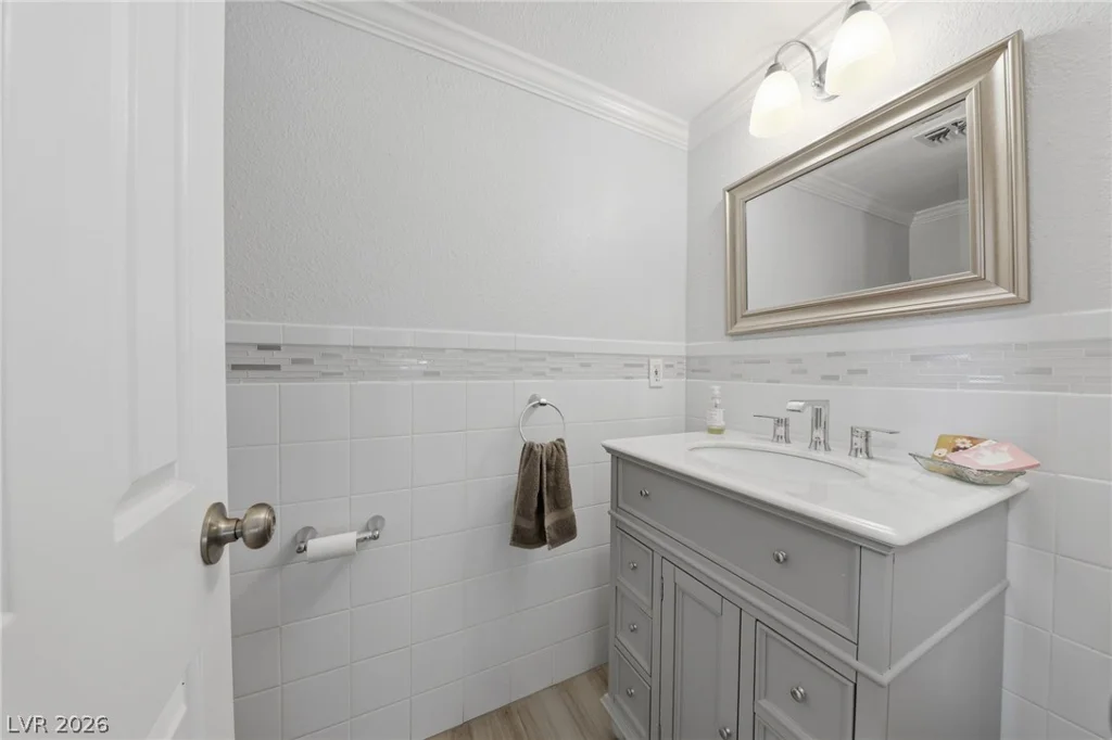 3933 Edgemoor, Las Vegas, NV 89121
