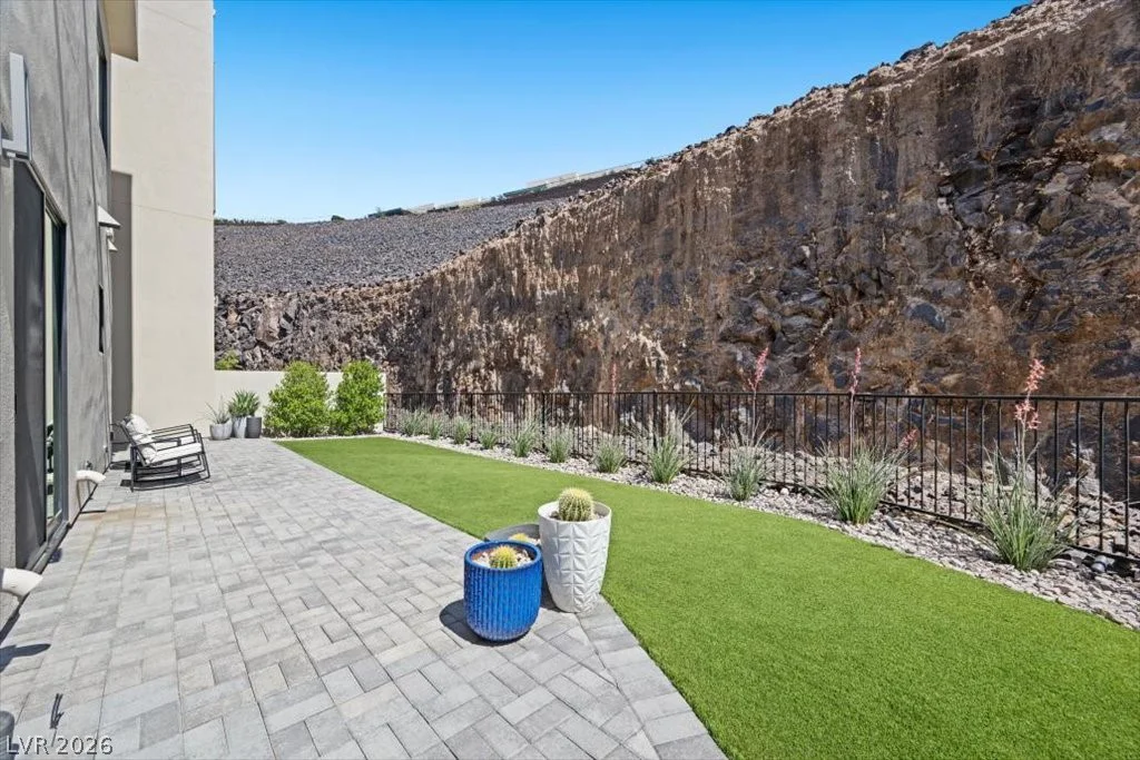 386 Solitude Peak, Henderson, NV 89012