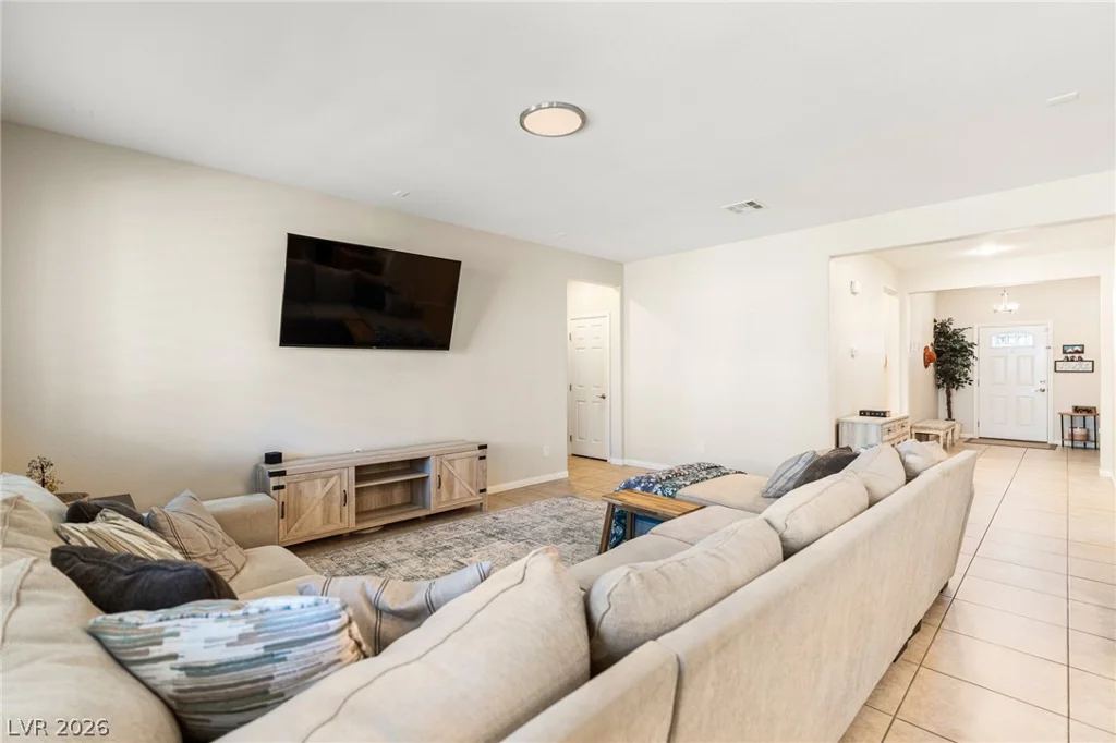 8213 Dragonfly Bush, North Las Vegas, NV 89085