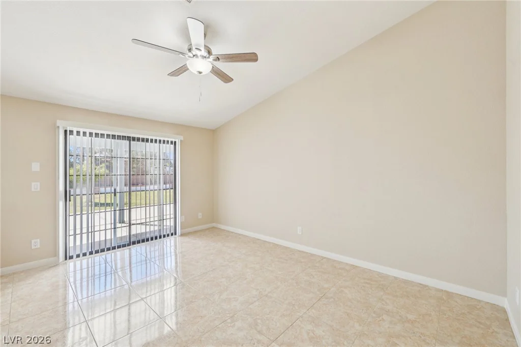 3305 Palmdesert, Las Vegas, NV 89120