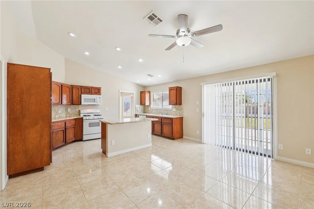 3305 Palmdesert, Las Vegas, NV 89120