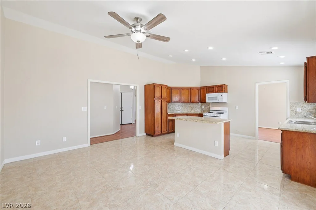 3305 Palmdesert, Las Vegas, NV 89120