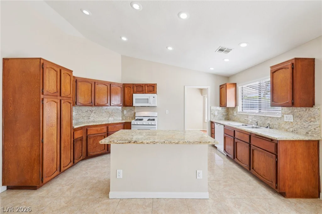 3305 Palmdesert, Las Vegas, NV 89120