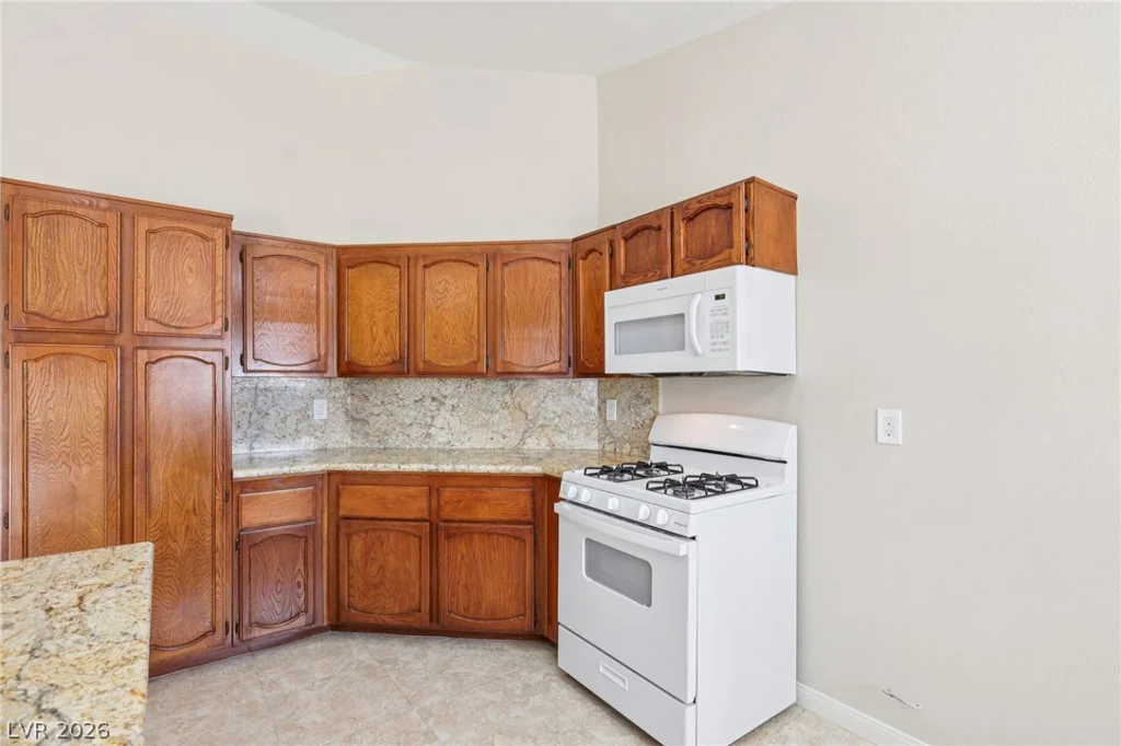 3305 Palmdesert, Las Vegas, NV 89120