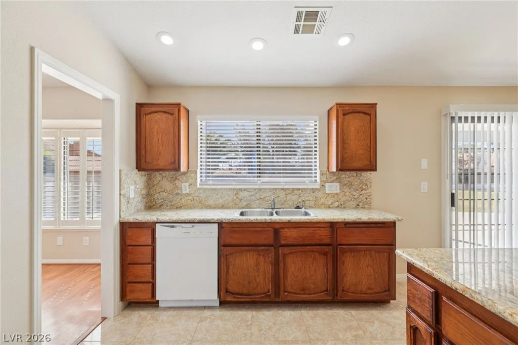 3305 Palmdesert, Las Vegas, NV 89120