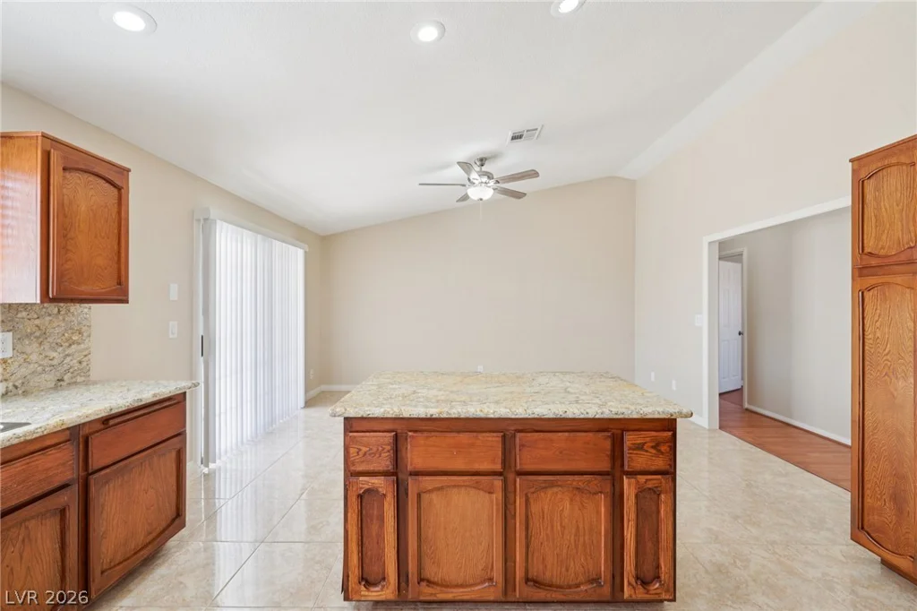 3305 Palmdesert, Las Vegas, NV 89120