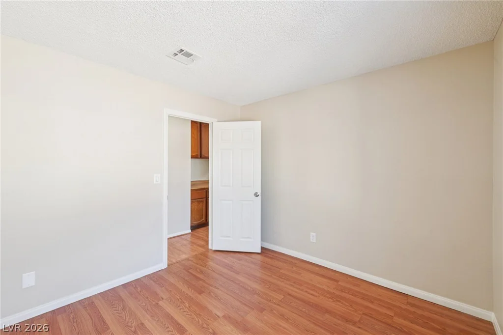 3305 Palmdesert, Las Vegas, NV 89120