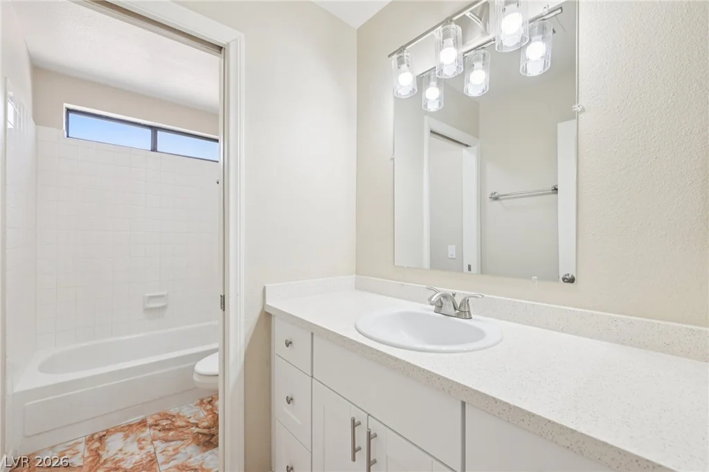 3305 Palmdesert, Las Vegas, NV 89120
