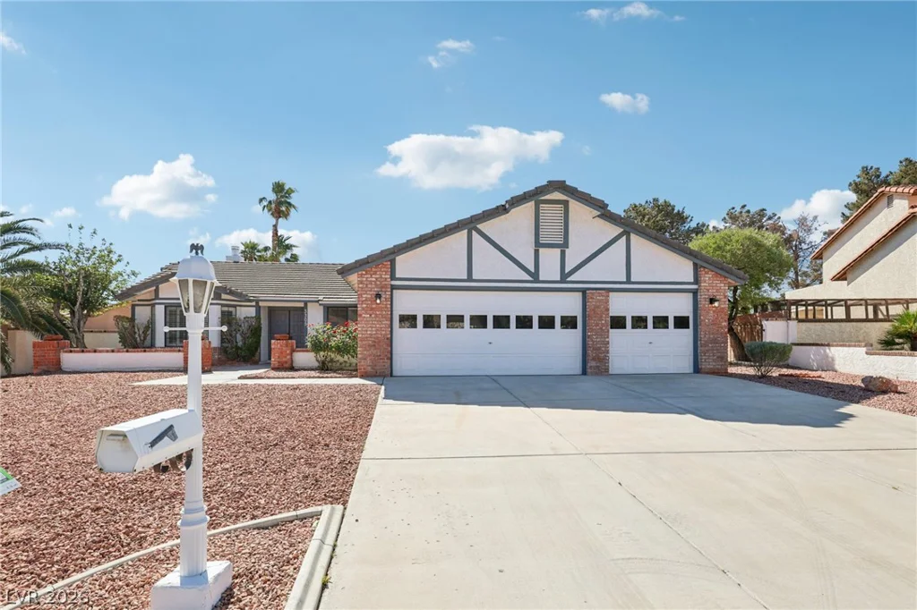 3305 Palmdesert, Las Vegas, NV 89120