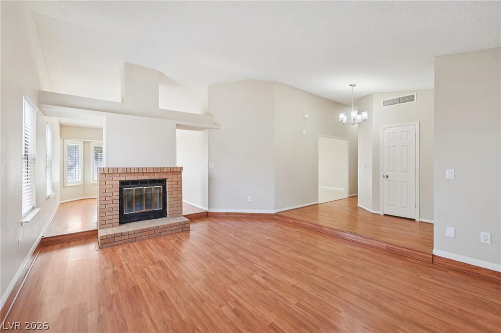 3305 Palmdesert, Las Vegas, NV 89120