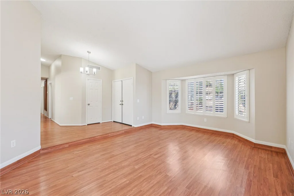 3305 Palmdesert, Las Vegas, NV 89120