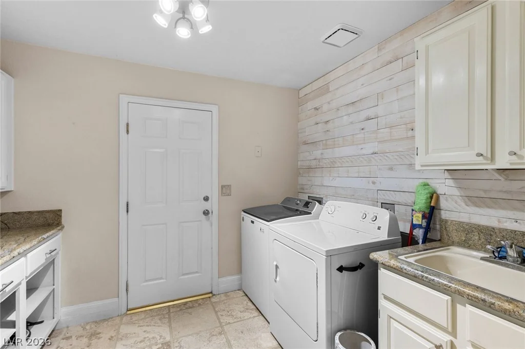 2222 Versailles, Henderson, NV 89074