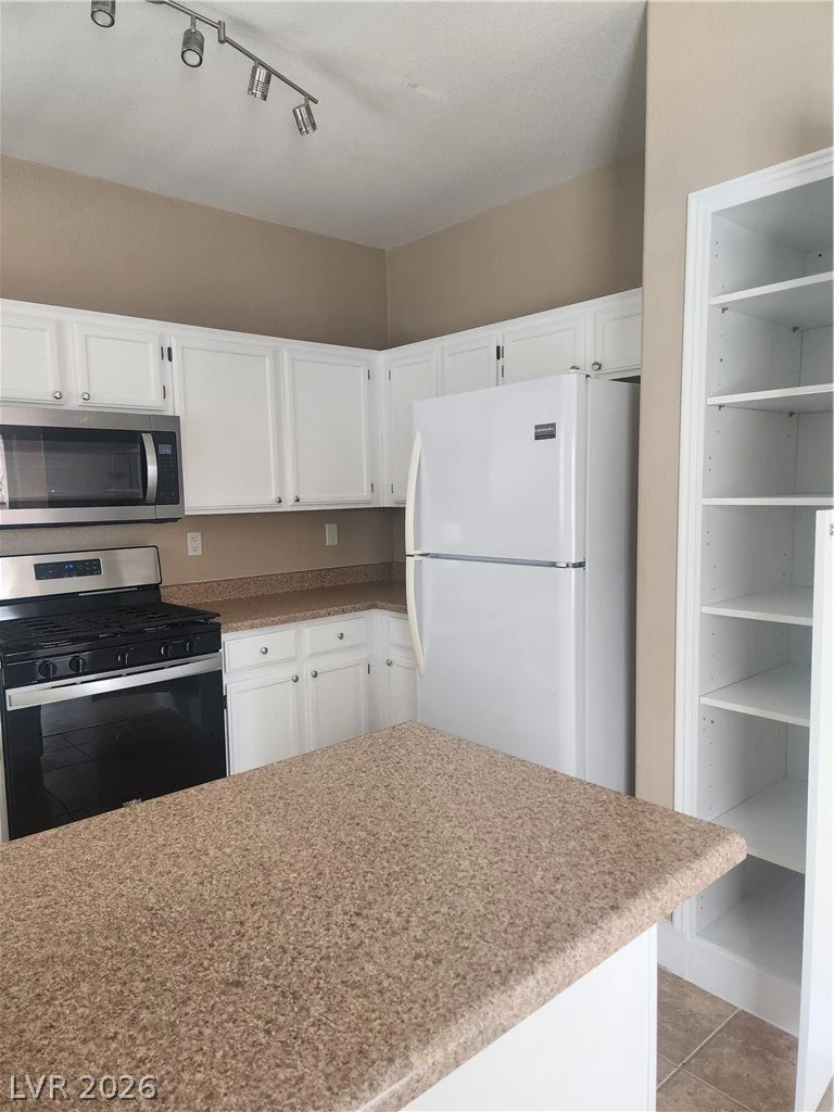 3812 Ormond Beach, Las Vegas, NV 89129