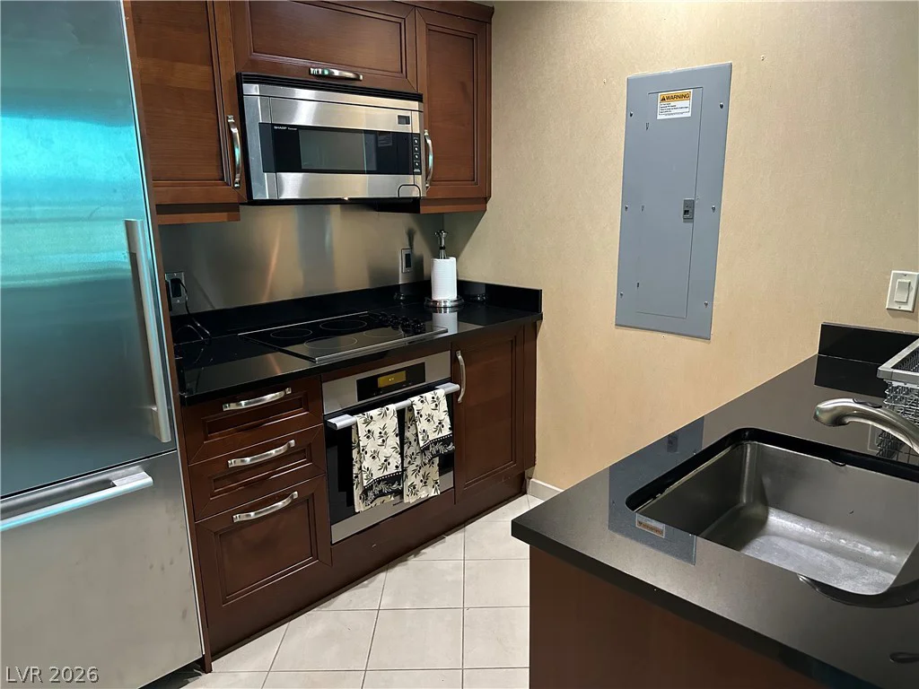 145 Harmon, Las Vegas, NV 89109