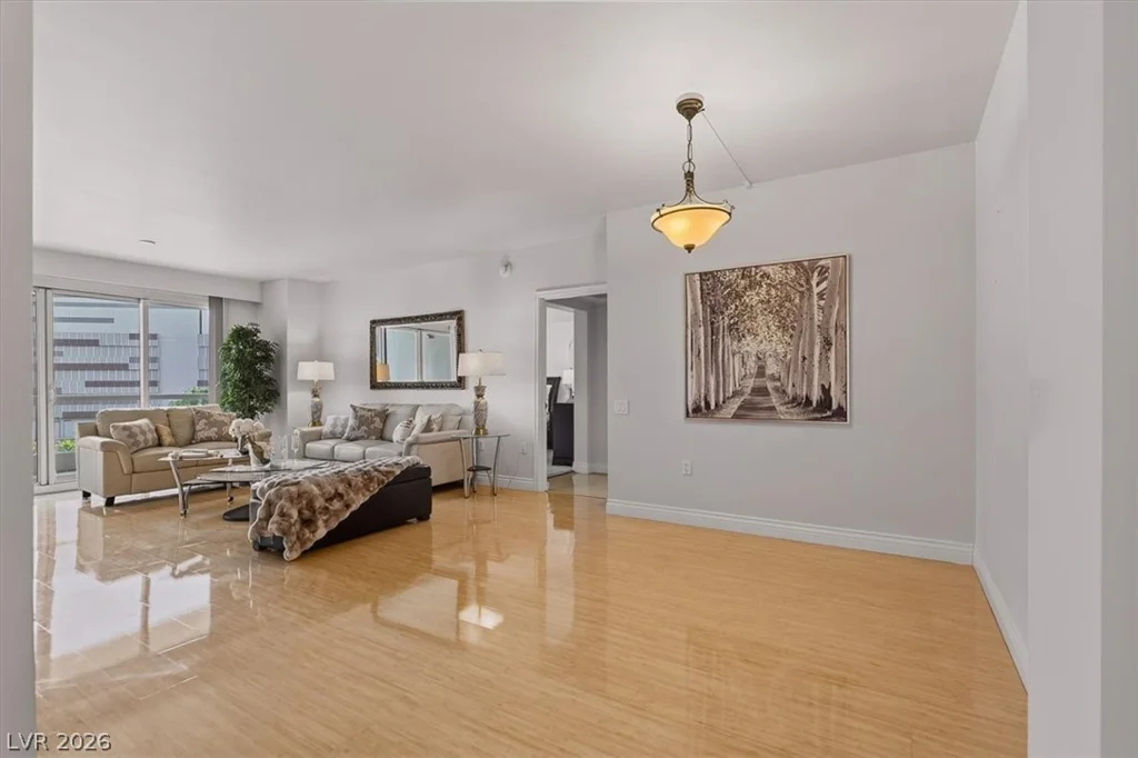2777 Paradise, Las Vegas, NV 89109