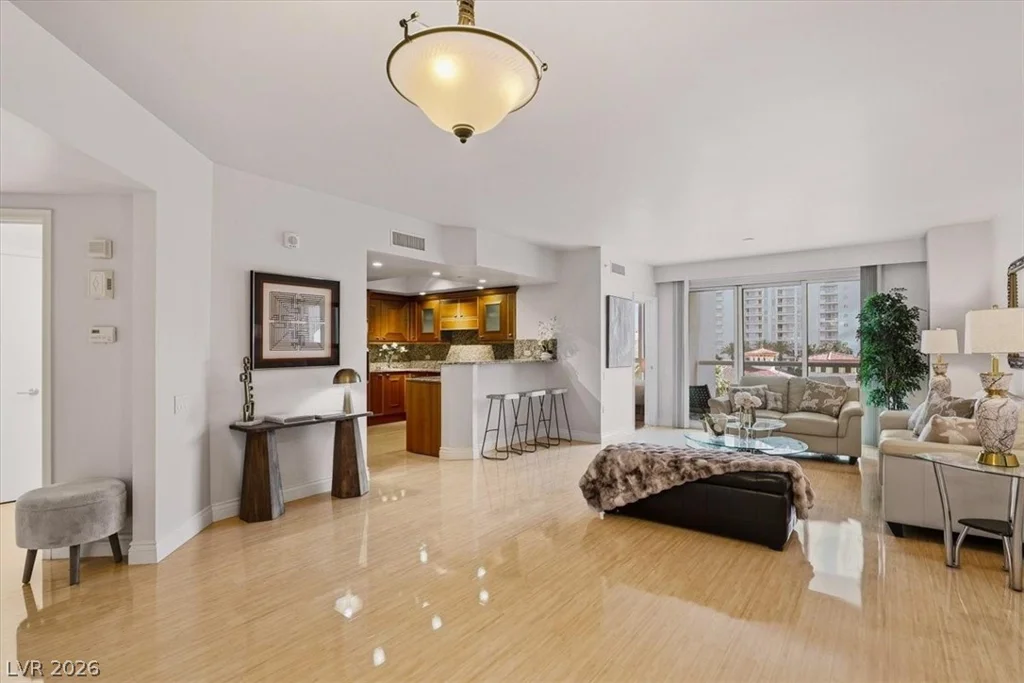 2777 Paradise, Las Vegas, NV 89109