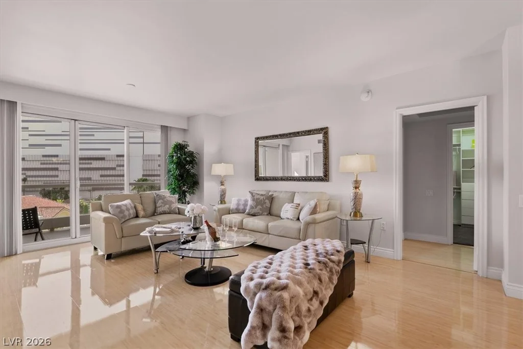 2777 Paradise, Las Vegas, NV 89109