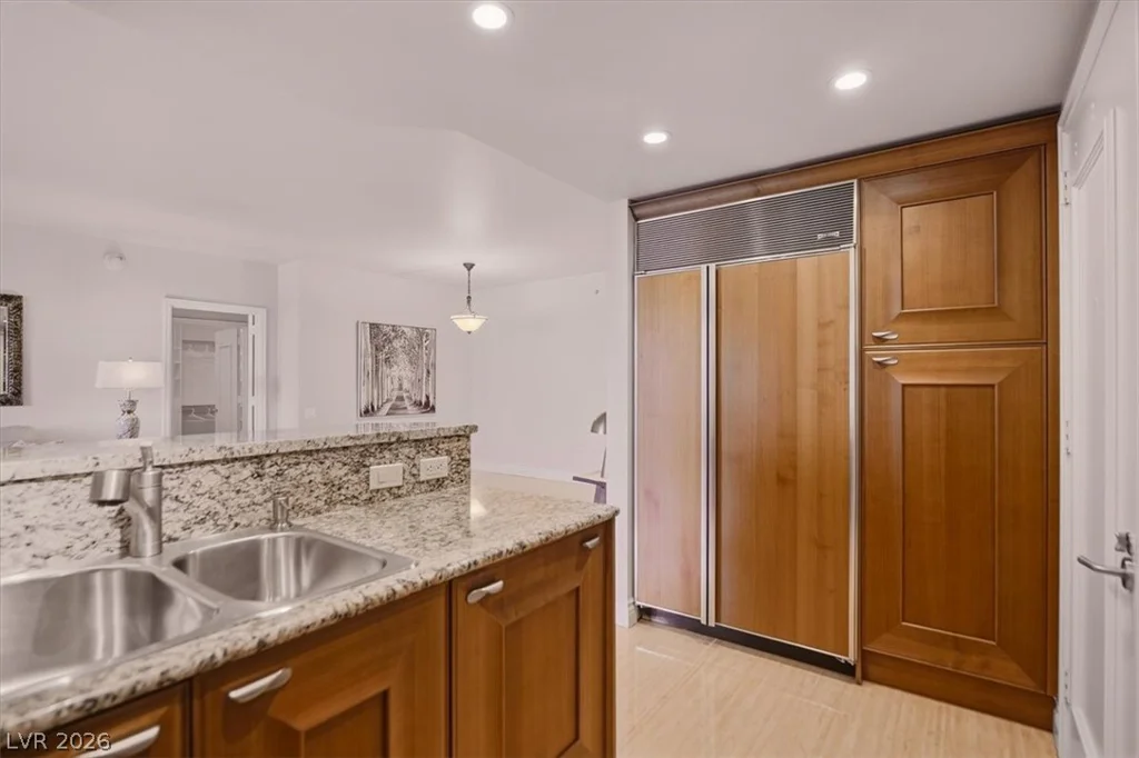 2777 Paradise, Las Vegas, NV 89109