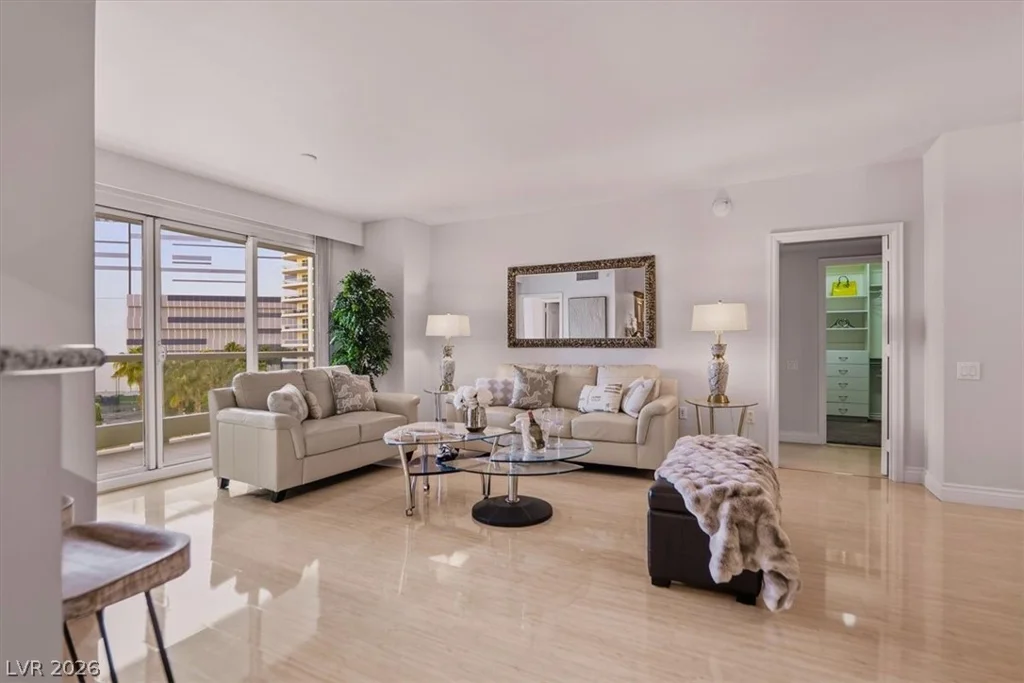 2777 Paradise, Las Vegas, NV 89109