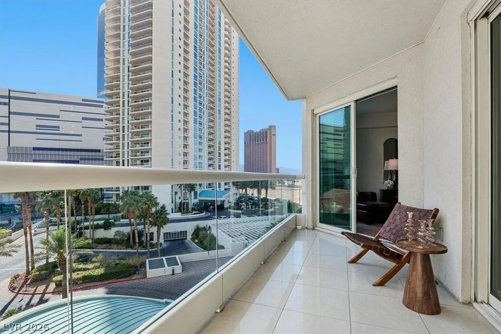 2777 Paradise, Las Vegas, NV 89109